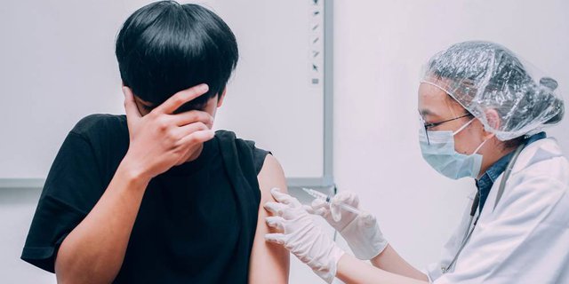 Jelang Vaksinasi, Masih Takut Dengan Jarum Suntik? Atasi Dengan 4 Tips Ini!
