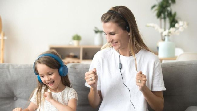 Mendengarkan Lagu Anak-Anak Punya Banyak Manfaat Lho, Apa Saja?