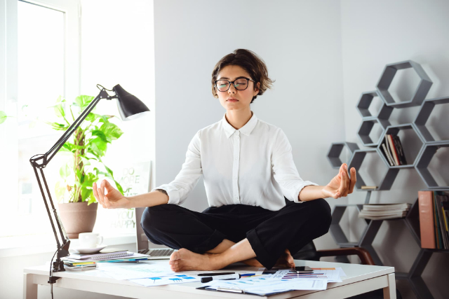 Punya Pekerjaan Baru, Tapi Malah Stres? Terapkan 5 Tips Ini!