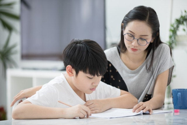 6 Tips Membatasi Screen Time, Biar Anak Tak Kecanduan Gadget