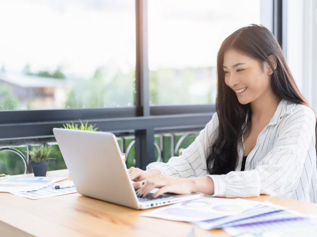 Kerja Kantoran atau Freelance, Mana yang Lebih Untung?