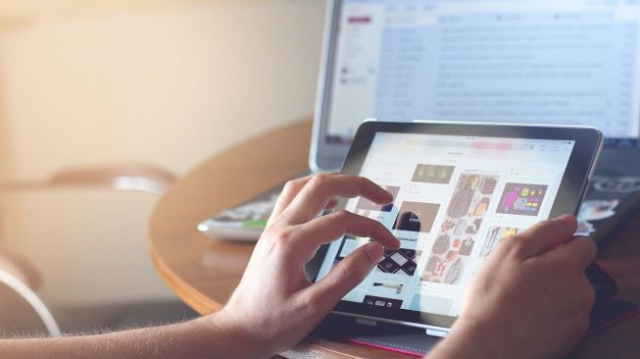 Kenali Cara Mengelola Jejak Digital, Reputasi Tetap Terjaga