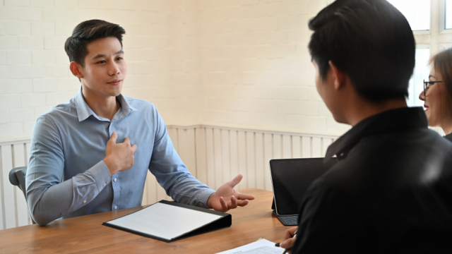 5 Tips Perkenakan Saat Interview, Tinggalkan Kesan Baik!