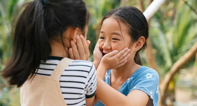5 Cara Mengajari Sikap Rendah Hati pada Anak