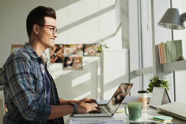 7 Tips Meringankan Beban Kerja, Bantu Kurangi Rasa Tertekan!