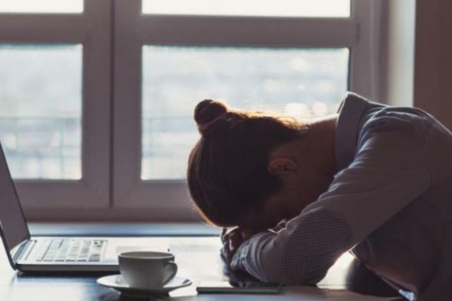 7 Tanda Bekerja Terlalu Keras, Hati-hati Alami Burnout!