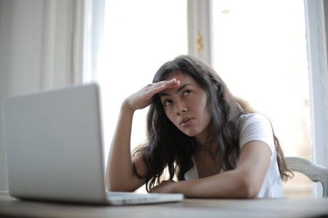 7 Tanda Bekerja Terlalu Keras, Hati-hati Alami Burnout!