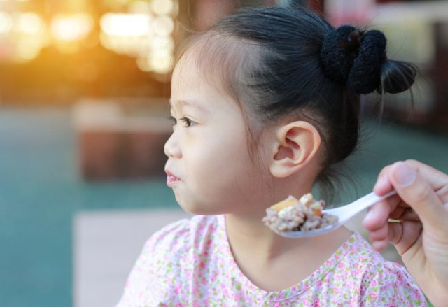 6 Cara Mengatasi Anak Susah Makan, Yuk, Coba Diterapkan!