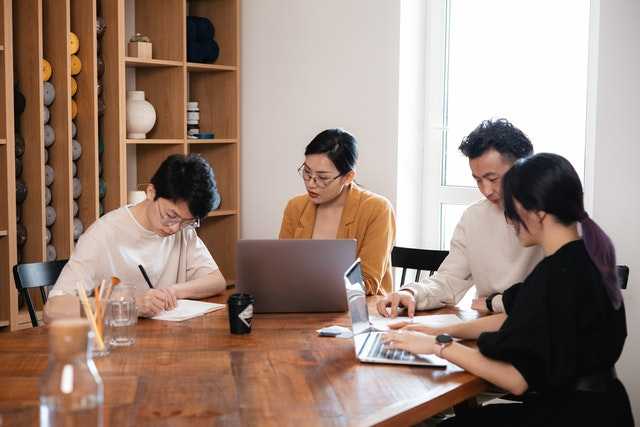 Management Trainee: Manfaat dan Perannya dalam Dunia Kerja - Enervon C