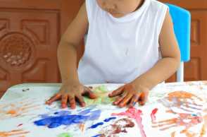 Cara Membuat Finger Painting Buat Anak, Mudah Ditiru, Kok!