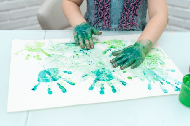 Cara Membuat Finger Painting Buat Anak, Mudah Ditiru, Kok!