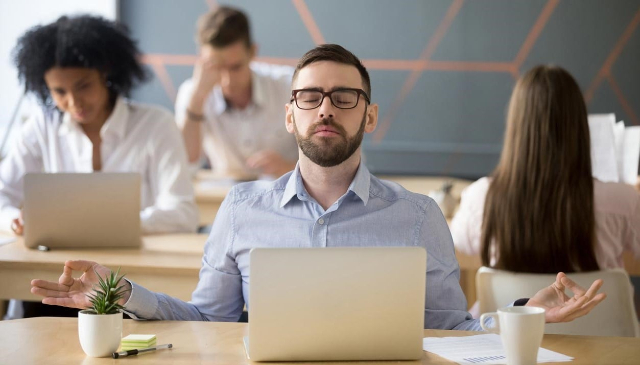 7 Tips Atasi Stres Masalah Keluarga, Biar Kerja Gak Keganggu