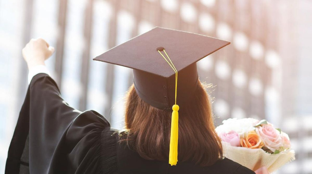 Kerja atau Kuliah Dulu, ya? Ini 7 Bahan Pertimbangannya
