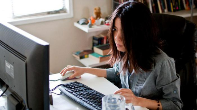 6 Tips Menjaga Kesehatan Selama Kerja di Depan Komputer