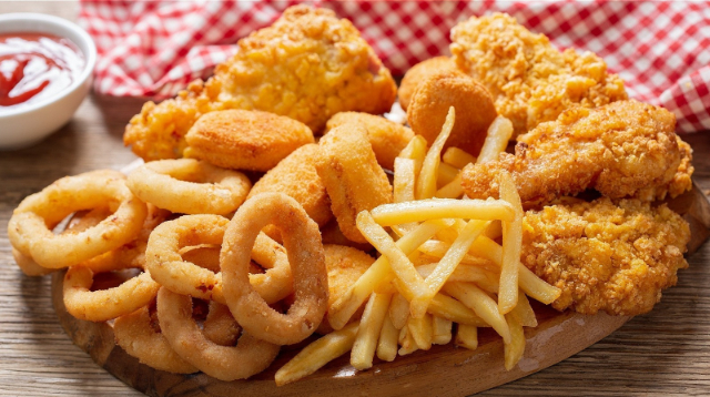 Lagi Batuk? Coba deh Hindari Dulu 5 Makanan Ini!