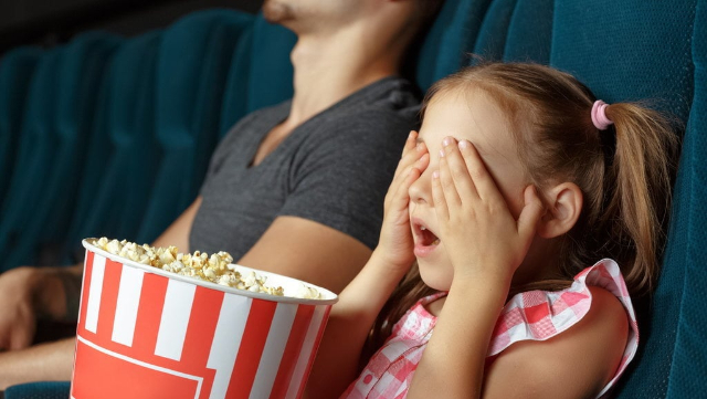 7 Tips Mengajak Anak Nonton Bioskop di Akhir Pekan