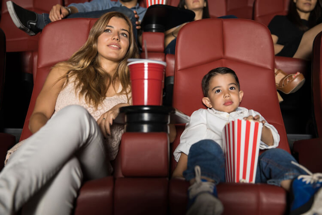 7 Tips Mengajak Anak Nonton Bioskop di Akhir Pekan