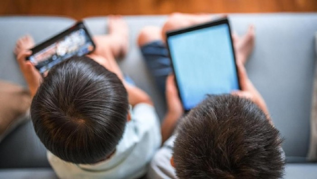 Katanya Screen Time Sebabkan Speech Delay, Mitos vs Fakta?
