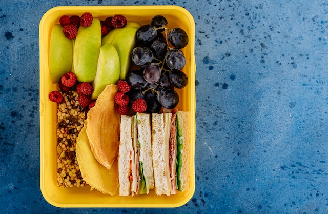 7 Snack Sehat dan Praktis Ini Cocok Untuk Perjalanan Jauh