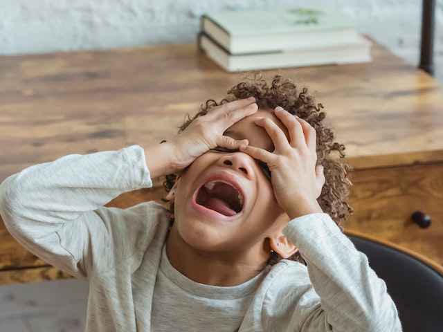 Pahami Penyebab & Gejala Separation Anxiety Disorder Anak