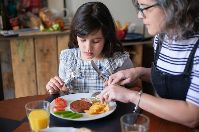 Pentingnya Ajarkan Basic Manners, Macam, dan Tipsnya