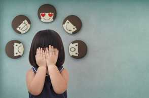 6 Gejala Gangguan Mental pada Anak, Penyebab & Cara Atasinya