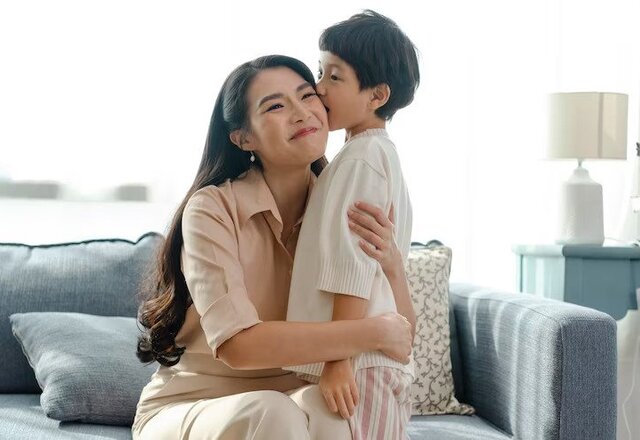 6 Gejala Gangguan Mental pada Anak, Penyebab & Cara Atasinya