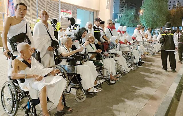 Daftar 7 Persiapan Umrah untuk Lansia dan 3 Tips Sehatnya