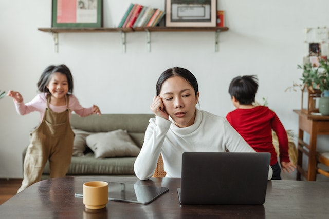 Uninvolved Parenting: Dari Ciri hingga Dampaknya bagi Anak