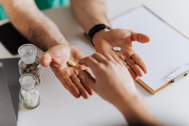 Suplemen dan Vitamin Beda? Ini Detail & Tips Mengonsumsinya