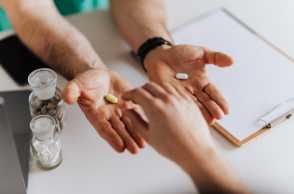 Suplemen dan Vitamin Beda? Ini Detail & Tips Mengonsumsinya